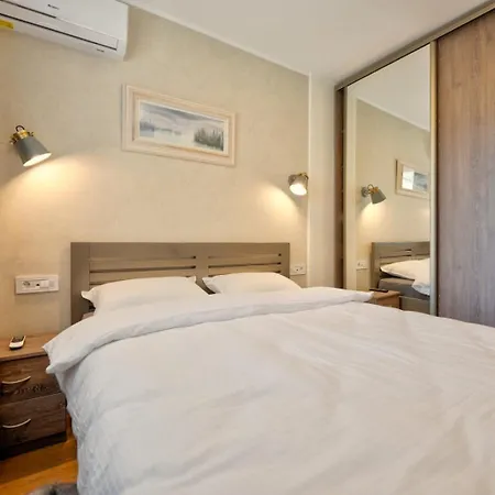 Gold Centar شقة *